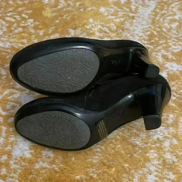 Clarks tige de cuir suede embroidered size, zipper heels, 7.5 - Picture 5 of 8